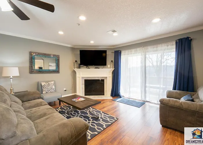 2Br Updated Condo - Close To The Strip - Stairs Required - 2 Pools - Free Tickets Included - Fhe-3