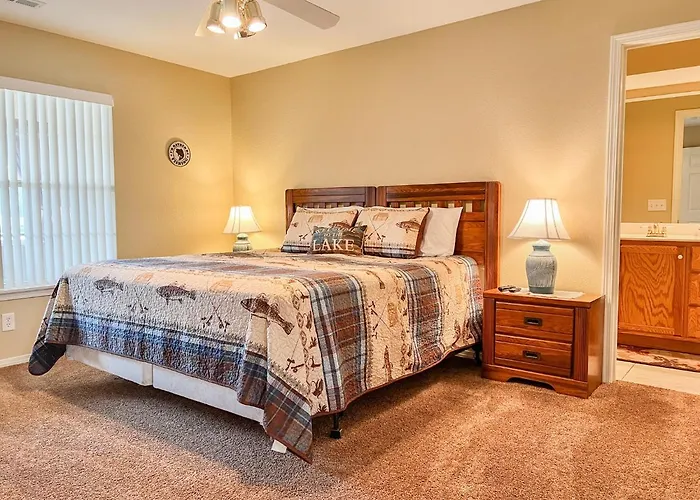 Lake Front 2Br Walk-In With Large Deck - Free Tickets Included - 79-1