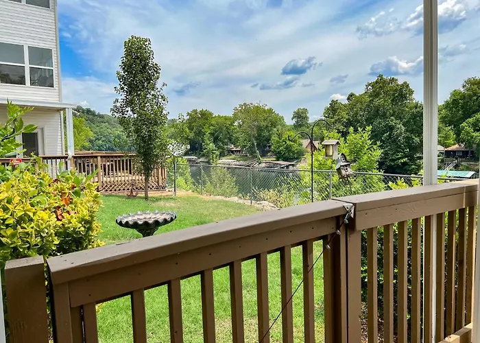 Lake Front 2Br Walk-In With Large Deck - Free Tickets Included - 79-1
