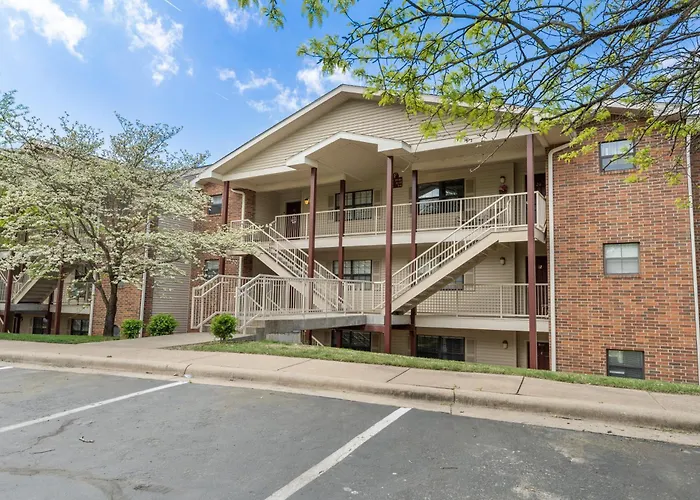 Free Daily Attractions Including Silver Dollar City! Spacious, Centrally Located, 2 Pools