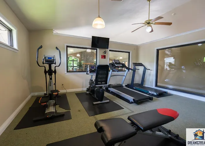2Br Updated Condo - Close To The Strip - Stairs Required - 2 Pools - Free Tickets Included - Fhe-3