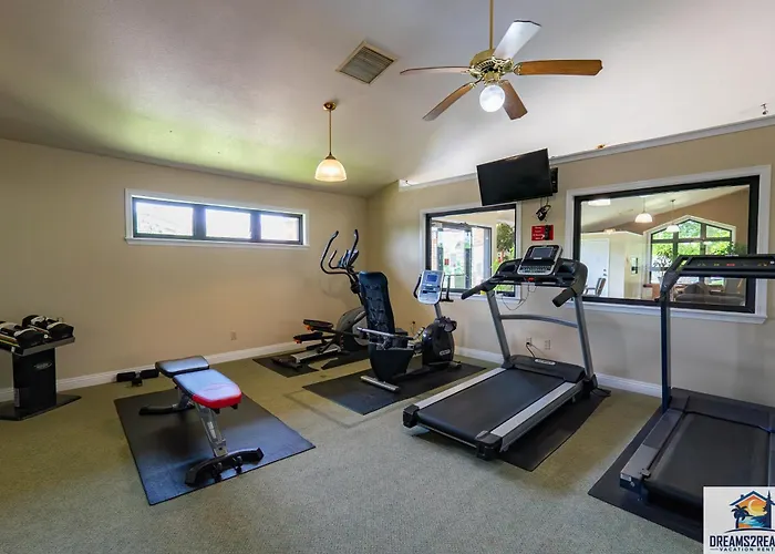 2Br Penthouse Condo - 2 Pools - Close To The Strip - Stairs Required - Free Tickets Included - Fhc-24