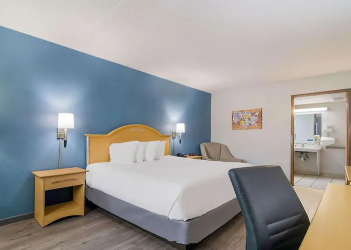 Econo Lodge Branson Theater District
