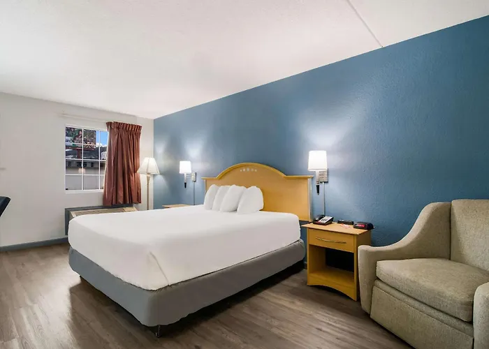 Econo Lodge Branson Theater District